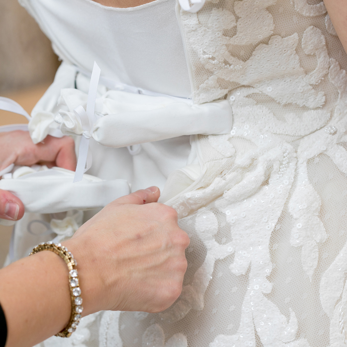 11 Things Every Curvy Bride Should Bring to Their First Appointments