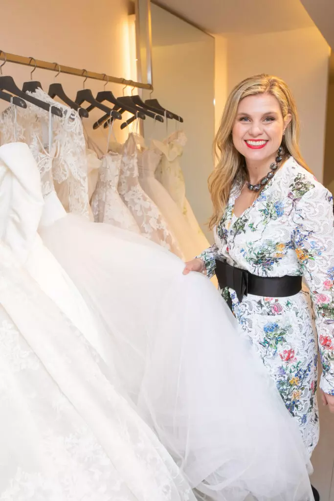 Julie Sabatino: Expert wedding stylist and consultant. Every bride deserves to look their best on their wedding day.