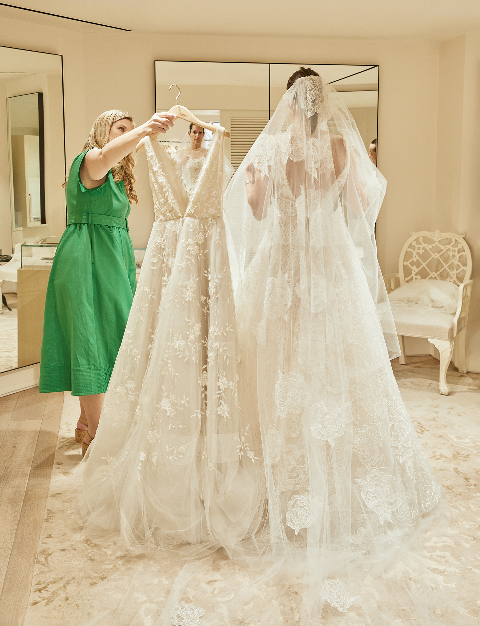 Julie Sabatinos 5 Tips For Choosing A Wedding Dress You Love The Stylish Bride 6645