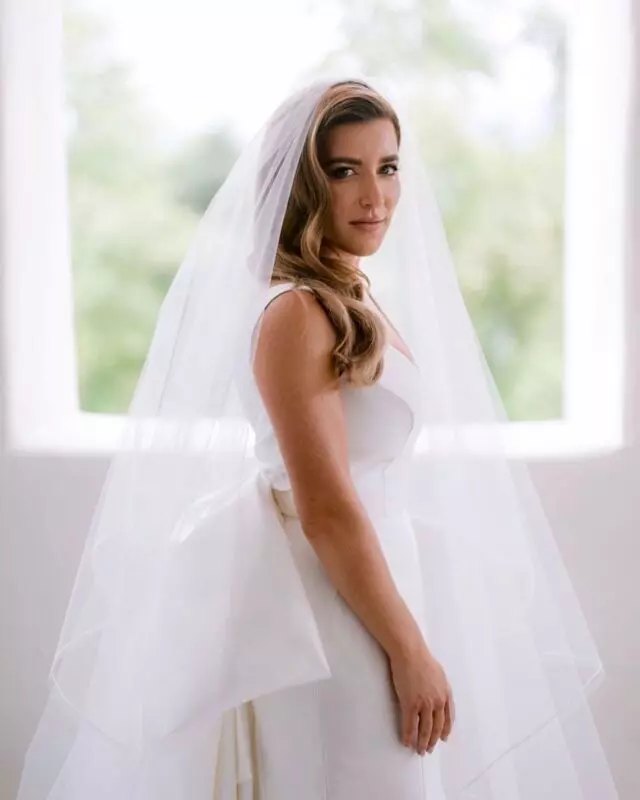Veil or No Veil?

Wearing a wedding veil is entirely optional, and although some women choose not to wear them, we suggest you give it some consideration before deciding one way or another.
_________________
Photographer: @josevilla 
Planner: @gellerevents 
Bride: @courtneyhazy 
Dress & Veil: @carolinaherrera